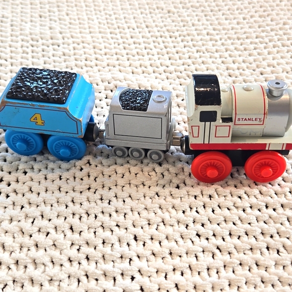 Wooden Train Tunnel Playset Kit with Trains - Picture 10 of 12